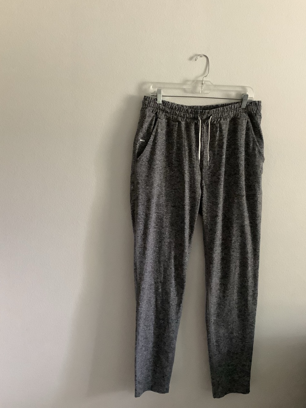 Vuori Women’s Gray Heather Sweatpants Straight Leg Dream Knit